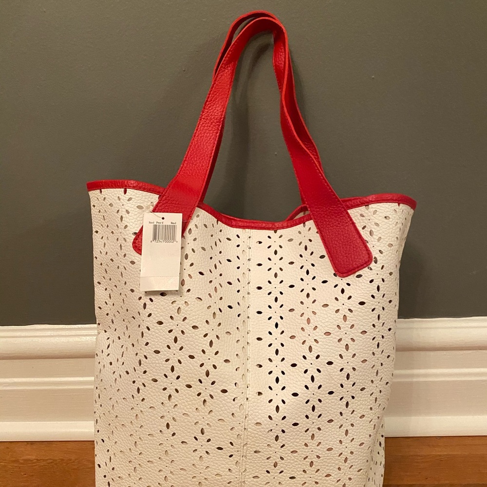 Saks’s Fifth Avenue white & red tote bag